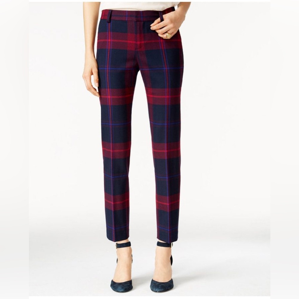 Tommy Hilfiger plaid pants in navy blue and pink perfect condition! Size 4 US